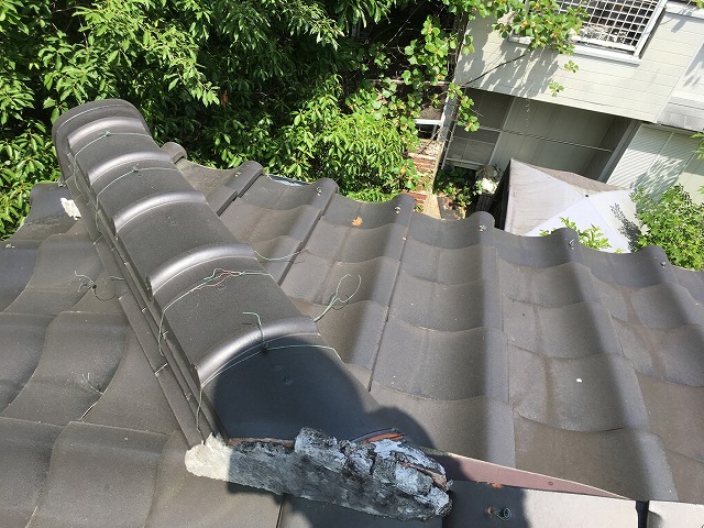 劣化により黒ずみが生じた鬼巻き